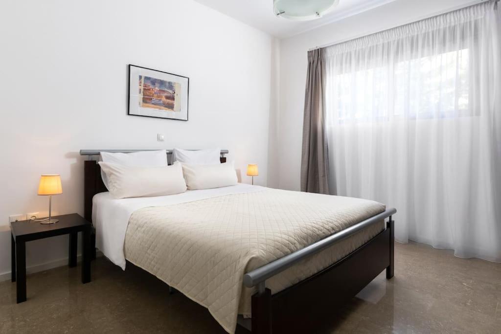 אסגורו Luxurious And Modern House Near Town And Beach מראה חיצוני תמונה
