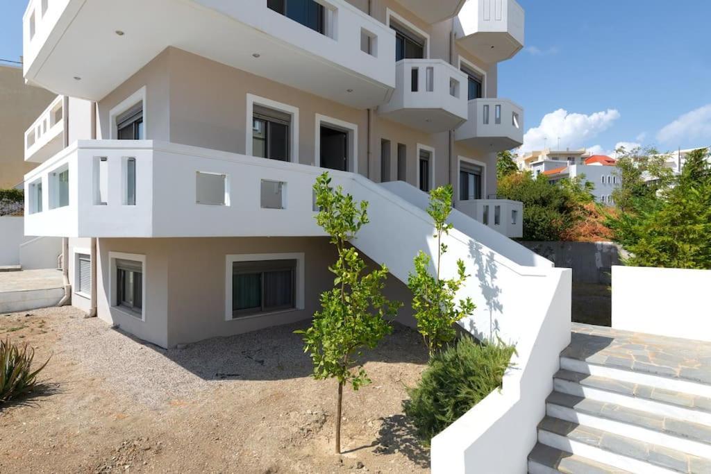 אסגורו Luxurious And Modern House Near Town And Beach מראה חיצוני תמונה