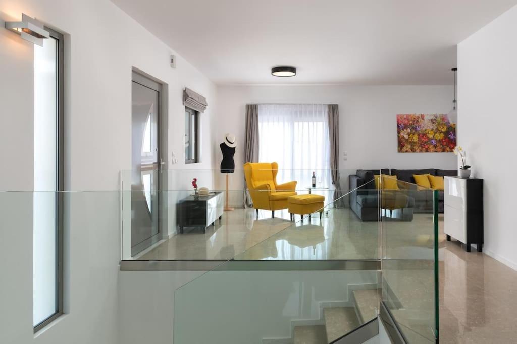 אסגורו Luxurious And Modern House Near Town And Beach מראה חיצוני תמונה
