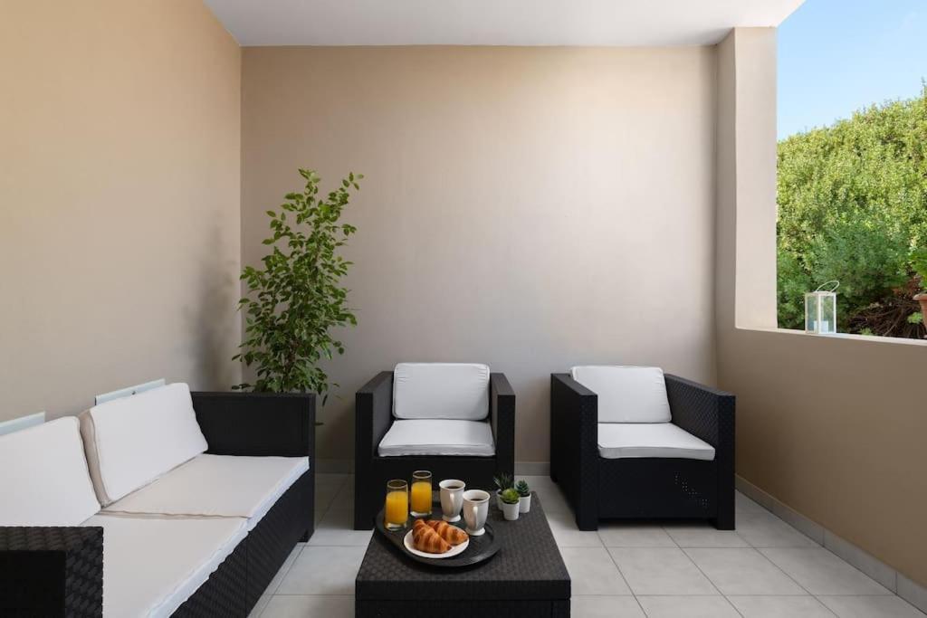 אסגורו Luxurious And Modern House Near Town And Beach מראה חיצוני תמונה
