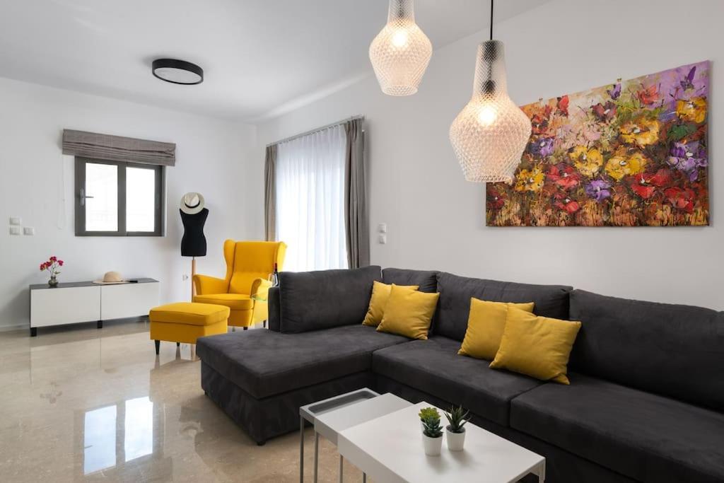 אסגורו Luxurious And Modern House Near Town And Beach מראה חיצוני תמונה