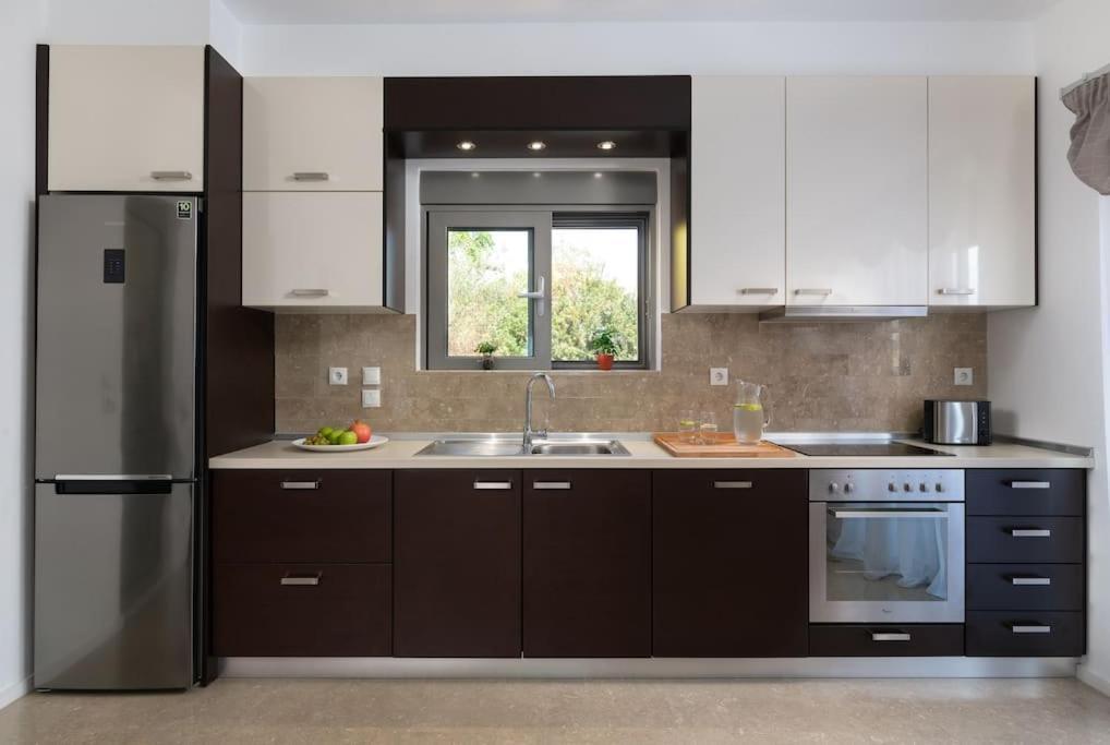 אסגורו Luxurious And Modern House Near Town And Beach מראה חיצוני תמונה